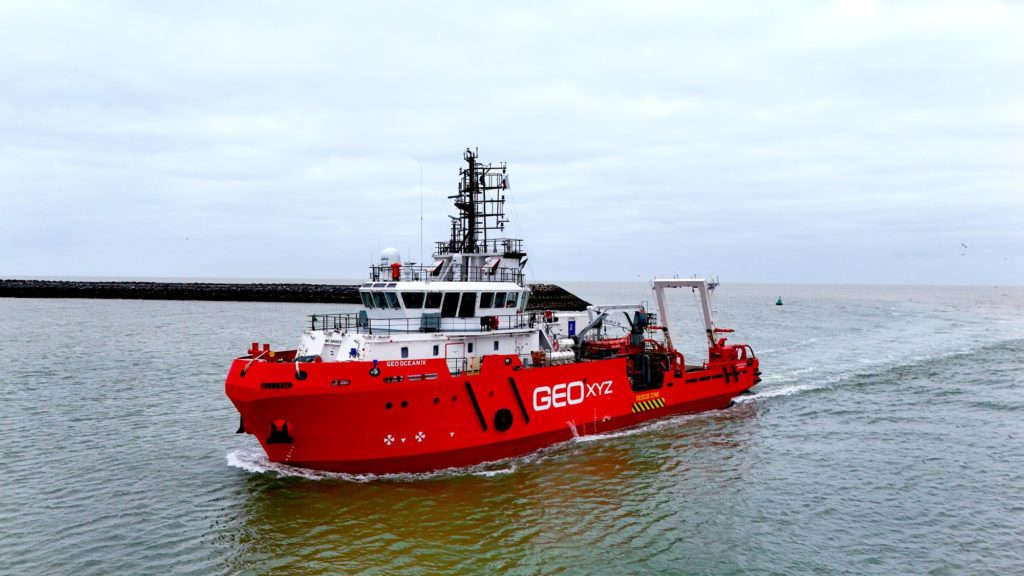 Le Geo Ocean IX de la société GEOxyz est mobilisé pour cette campagne