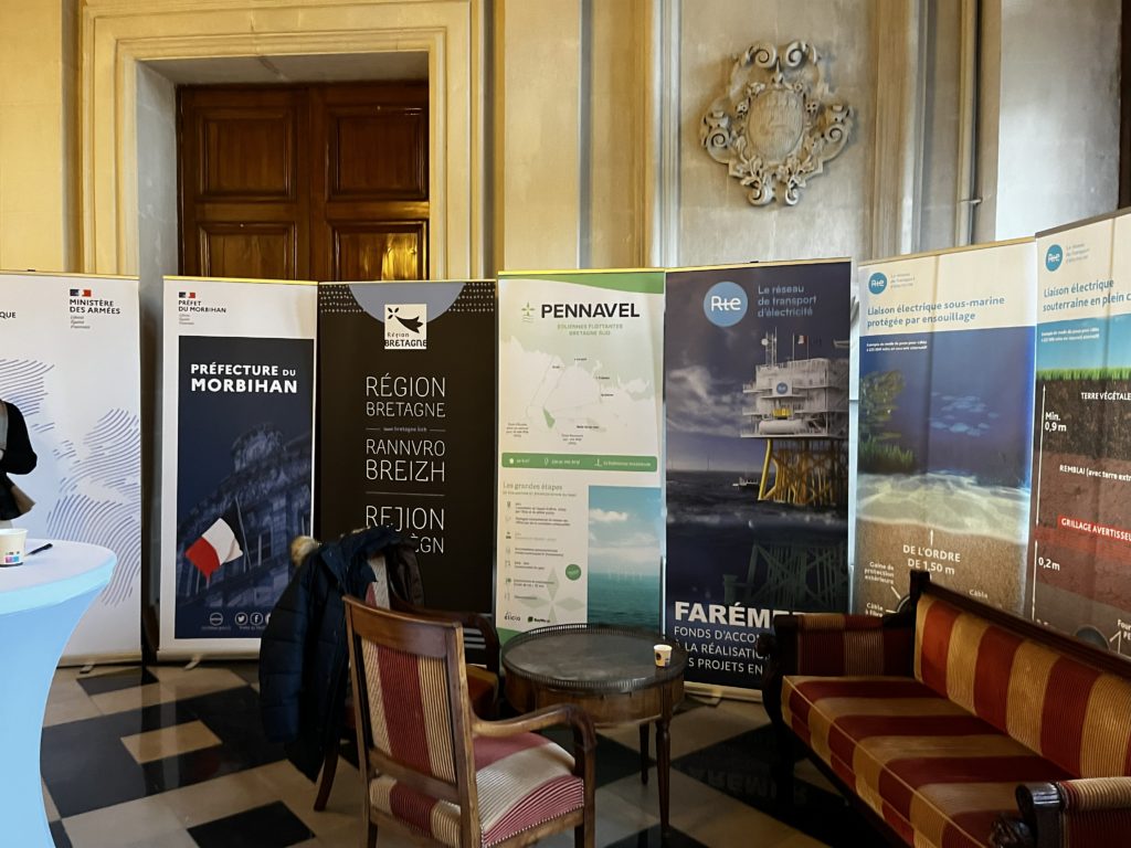 Jeudi 4 décembre, à la préfecture du Morbihan à Vannes, l’État et la Région ont officiellement installé l’Instance de Concertation et de Suivi (ICS) dédiée au projet Pennavel et à son raccordement électrique.